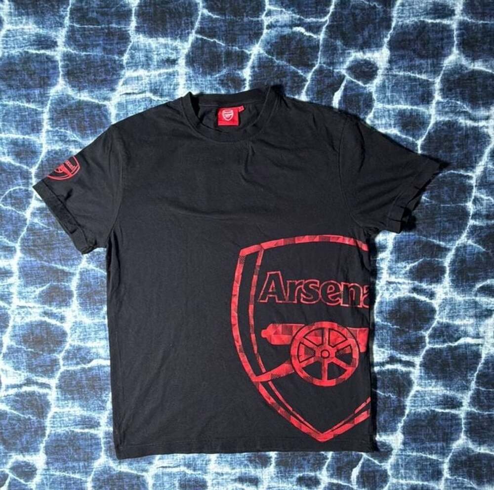 Arsenal FC Soccer T-Shirt Size L Black Red Crest Cotton